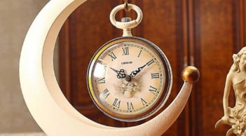 Trắc nghiệm tâm lý: Chọn một chiếc đồng hồ để biết tình hình công việc năm nay, cơ hội thăng tiến hay biến động?