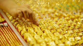 Giá vàng hôm nay 26/2/2026: SJC bật tăng mạnh, vàng nhẫn lao dốc giữa biến động thế giới