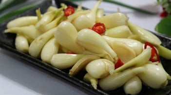 Sau Tết 4 làn da của bạn bị mụn, xấu đi và già đi nhanh là do ăn 4 loại thực phẩm này nhiều