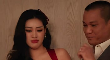 Khánh Vân rơi nước mắt vì hành động bất ngờ từ ông xã hơn 17 tuổi