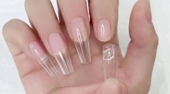 Tháo móng sau Tết đúng cách: Bảo vệ nền móng trước khi quá muộn