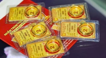 Giá vàng hôm nay 1.3.2026 tăng sốc 2,4 triệu đồng/tuần, vì sao người mua vẫn lỗ nặng?