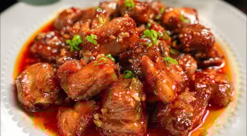 Cách làm sườn rim mắm tỏi mềm tan, không bị khô dai