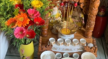 Cúng Rằm tháng Giêng đừng chỉ chọn mỗi Cúc, 3 loại hoa này thần Tài mới ưng