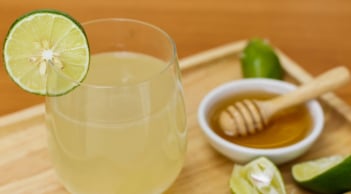 Mỗi sáng uống 1 cốc nước chanh ấm, cơ thể có 7 thay đổi bất ngờ