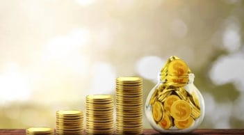 Sau tuổi 50 đổi vận mạnh: 3 con giáp bước vào thời kỳ tiền bạc dồi dào, phúc lộc đầy nhà