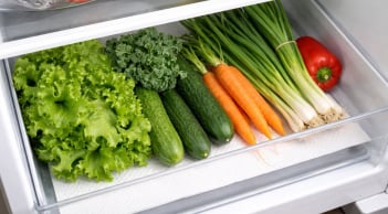 90% người dùng tủ lạnh không biết mẹo nhỏ này: Chỉ cần đặt một tờ giấy vào tủ lạnh, rau củ tươi hơn hẳn