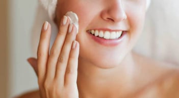 7 thành phần dưỡng ẩm giúp phục hồi làn da khô hiệu quả