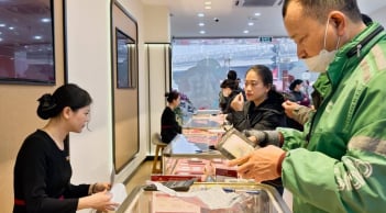 Giá vàng hôm nay 16/3: Vàng nhẫn bất ngờ tụt dốc, rời mốc 180 triệu đồng/lượng