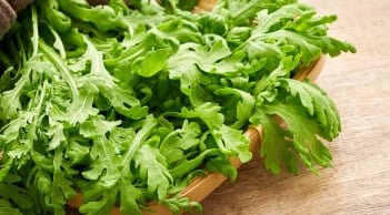 5 nhóm người nên thường xuyên ăn rau cải cúc