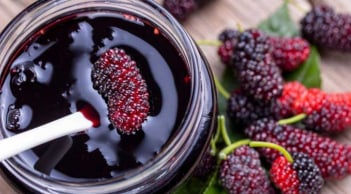 Cách uống nước dâu tằm bổ sung chất chống oxy hóa, giúp da trắng sáng, hồng hào