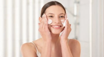 Quy trình skincare buổi sáng cho da dầu: kiểm soát nhờn và giữ da ổn định suốt ngày
