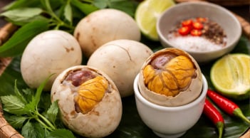 Trứng vịt lộn giàu dinh dưỡng nhưng không phải ai cũng nên ăn: 4 trường hợp cần hạn chế