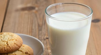 4 nhóm người không nên uống sữa vào buổi sáng