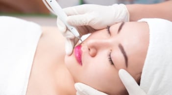 Chăm sóc da sau khi tẩy nốt ruồi: 5 nguyên tắc giúp da hồi phục nhanh, hạn chế thâm sẹo