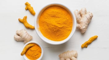 Cách uống nghệ giúp cơ thể hấp thu curcumin hiệu quả nhất