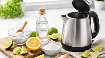 Ấm siêu tốc đóng cặn: 5 mẹo làm sạch nhanh, bật sáng như mới trong vài phút