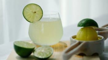 Mỗi sáng uống một cốc nước chanh, sau 2 tuần, cơ thể có 5 thay đổi tuyệt vời