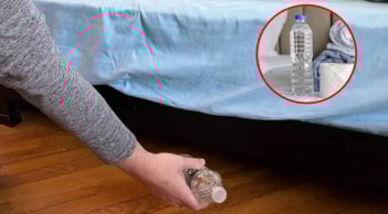 Nhận phòng khách sạn phải ném ngay chai nước vào gầm giường, đây là lý do