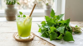 Uống nước rau diếp cá để “detox” đại tràng: Lợi hay chỉ là hiểu lầm?