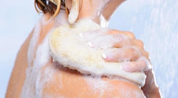 Nên chọn xà phòng hay sữa tắm?