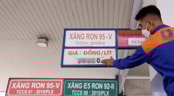 Chiều nay, giá xăng dầu giảm mạnh, có loại dầu giảm tới gần 10.000 đồng/lít