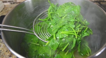 Rau xanh mất sạch chất nếu nấu theo kiểu này