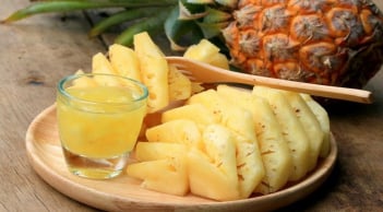 Mẹo ăn dứa không bị rát lưỡi