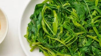 Cách luộc rau muống xanh giòn, không thâm đen cực đơn giản tại nhà