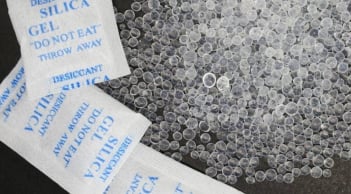 Đừng vứt gói hút ẩm: Công dụng bất ngờ giúp bạn tiết kiệm cả đống tiền