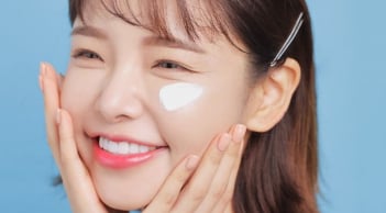 Công thức 2-2-2 khi thoa kem chống nắng giúp da hạn chế sạm nám và lão hóa