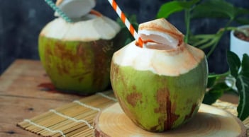 5 người nên thường xuyên uống nước dừa