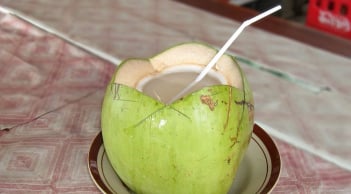 Điều gì xảy ra với cơ thể nếu thường xuyên uống nước dừa vào buổi sáng?