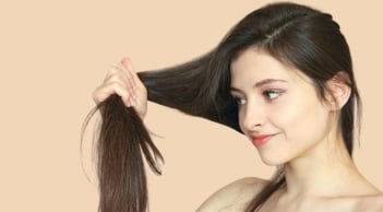 Tóc thưa mỏng lộ da đầu ở tuổi 40+: 5 cách đơn giản giúp phục hồi và làm dày tóc tự nhiên