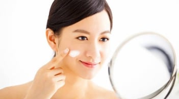 Bí quyết giữ da mịn ở tuổi 35: Chăm từ bên trong và tối giản skincare