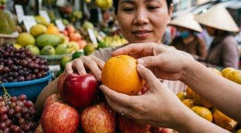 Cách chọn trái cây ngon: Nên mua quả to hay nhỏ mới đúng?