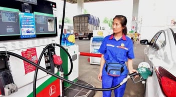 Đổ đầy bình xăng hay nửa bình tốt hơn? Sai lầm nhiều tài xế khiến xe nhanh hỏng