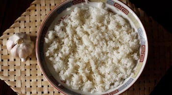 Điều gì xảy ra với cơ thể nếu thường xuyên ăn cơm nguội?