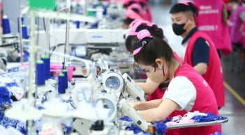 Tin mới: Đề xuất giảm tuổi hưu lao động sản xuất, đồng thời tăng lương tối thiểu vùng