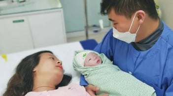 TPHCM thưởng 5 triệu đồng/người cho phụ nữ sinh đủ 2 con: Hơn 1.300 trường hợp được hưởng chính sách hỗ trợ mới