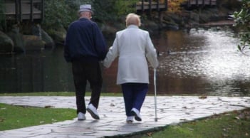 Khi về già: Cha mẹ khôn ngoan không nói 3 điều này với con cái, đặc biệt là điều đầu tiên