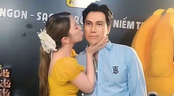 Quỳnh Nga công khai hôn Việt Anh đầy tình tứ ngay trên livestream