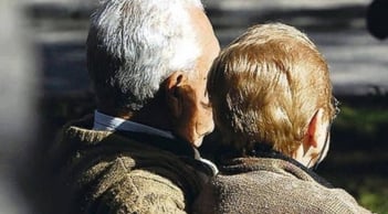 Khi về già: Cha mẹ khôn ngoan không bao giờ nói 3 điều này với con cái