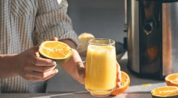 5 người này uống nước ép cam gấp đôi chất bổ