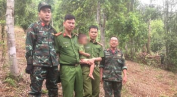 Cháu bé 3 tuổi được tìm thấy một mình trong rừng sau 18 giờ mất tích: Diễn biến bất ngờ