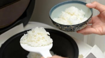 Thêm 1 thìa giấm vào nồi cơm, tác dụng bất ngờ, nhiều người chưa biết
