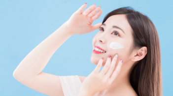 Chiêu nhỏ khi bôi kem chống nắng giúp hạn chế nám, tàn nhang mà nhiều người bỏ qua