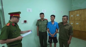 Bắt khẩn cấp người đàn ông đánh con riêng của vợ “hờ”