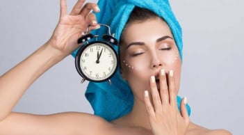 5 bước chăm sóc da buổi tối giúp phụ nữ sau 40 tuổi giảm nếp nhăn và giữ da căng khỏe hơn