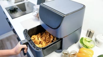 Nhà đang dùng nồi chiên không dầu, có 6 điều phải chú ý